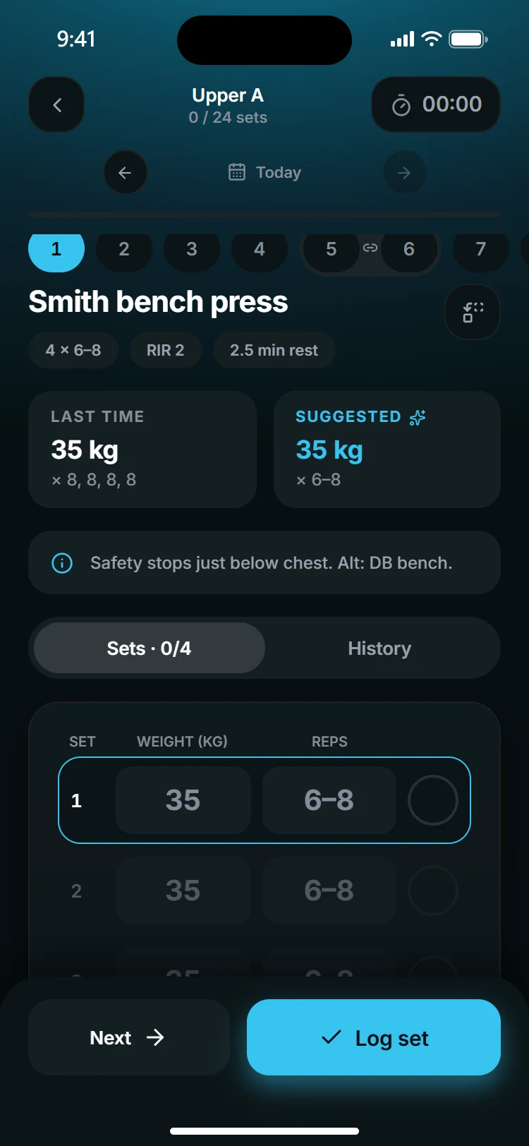 A session in Awood: Smith bench press, last time 35 kg for 8, 8, 8, 8, and the set table ready to log.